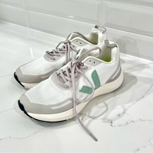 Veja 7.5 White and Gray Women's Sneakers